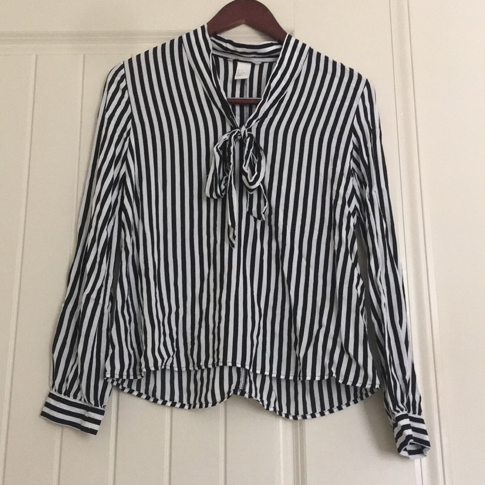 H & M Black and White Striped Top